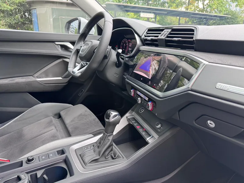Audi Q3 2023 35 TFSI Fashion dynamic type interior photo 14 Audi Q3 2023 35 TFSI Fashion dynamic type interior photo 14