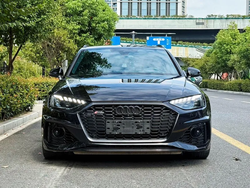 Audi RS 4 2024 RS4 2.9T Avant Versión de motor de combustión exterior foto 2 Audi RS 4 2024 RS4 2.9T Avant Versión de motor de combustión exterior foto 2