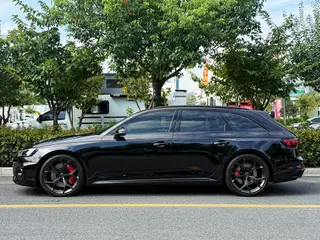 Audi RS 4 2024 RS4 2.9T Avant Versión de motor de combustión exterior foto 4 Audi RS 4 2024 RS4 2.9T Avant Versión de motor de combustión exterior foto 4