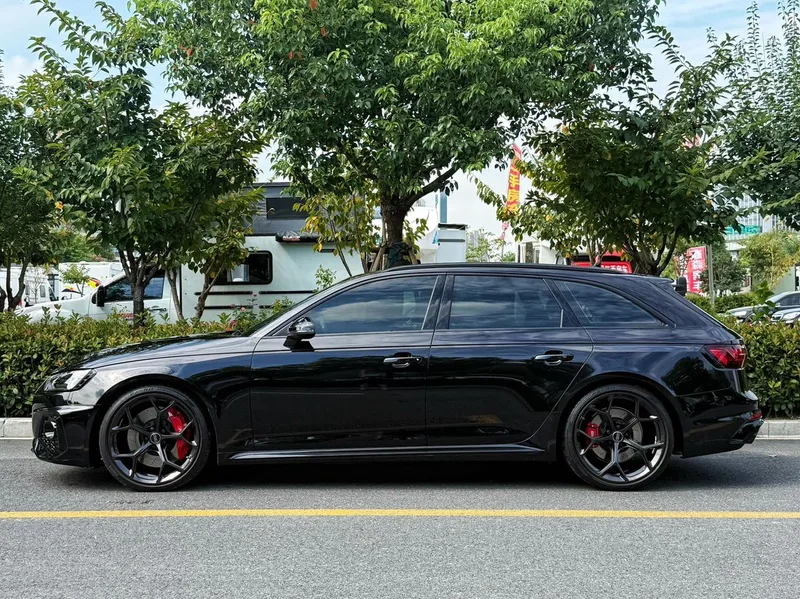 Audi RS 4 2024 RS4 2.9T Avant Versión de motor de combustión exterior foto 4 Audi RS 4 2024 RS4 2.9T Avant Versión de motor de combustión exterior foto 4