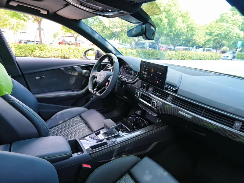 Audi RS 4 2024 RS4 2.9T Avant Versión de motor de combustión interior foto 10 Audi RS 4 2024 RS4 2.9T Avant Versión de motor de combustión interior foto 10