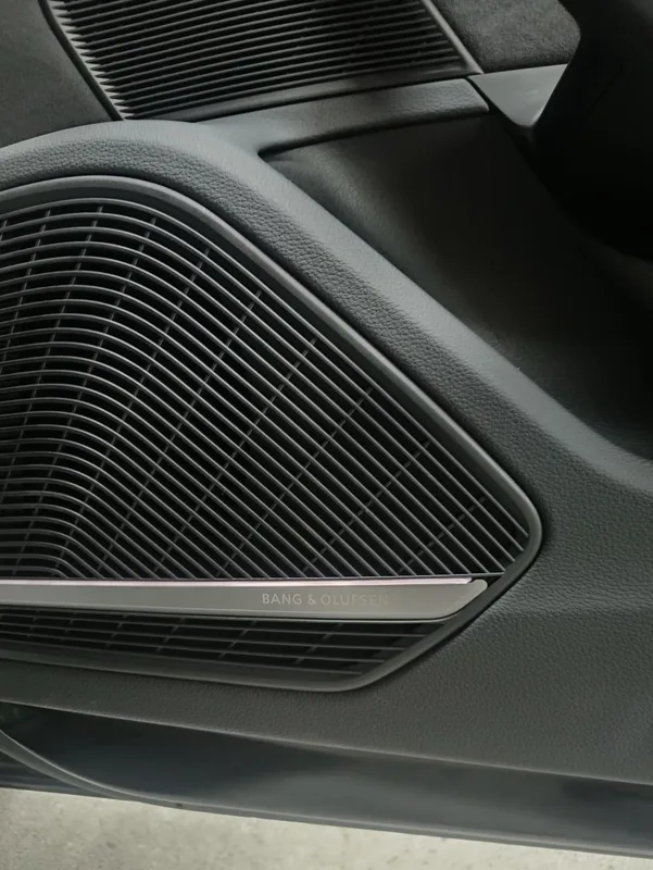 Audi RS 4 2024 RS4 2.9T Avant Versión de motor de combustión interior foto 15 Audi RS 4 2024 RS4 2.9T Avant Versión de motor de combustión interior foto 15