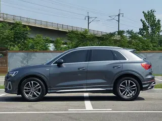 Audi Q3 2022 35 TFSI Aggressive and dynamic exterior photo 4 Audi Q3 2022 35 TFSI Aggressive and dynamic exterior photo 4