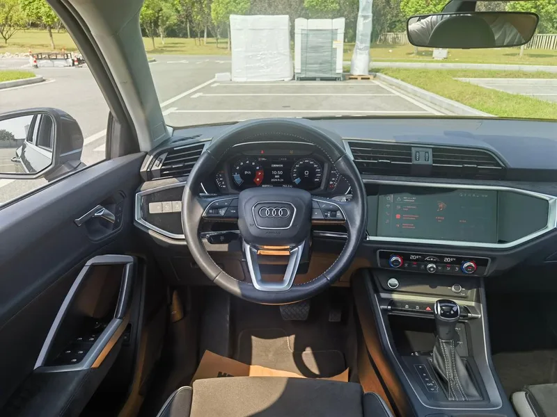 Audi Q3 2022 35 TFSI Aggressive and dynamic interior photo 12 Audi Q3 2022 35 TFSI Aggressive and dynamic interior photo 12