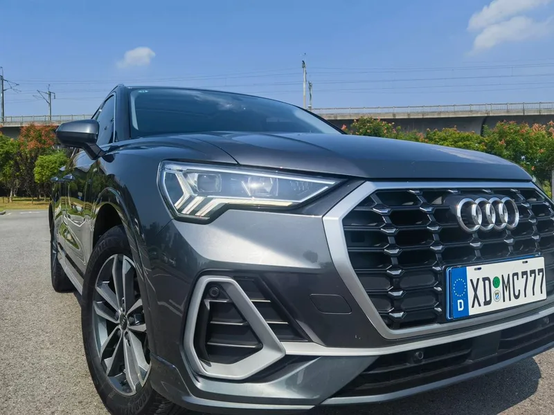 Audi Q3 2022 35 TFSI Aggressive and dynamic interior photo 15 Audi Q3 2022 35 TFSI Aggressive and dynamic interior photo 15