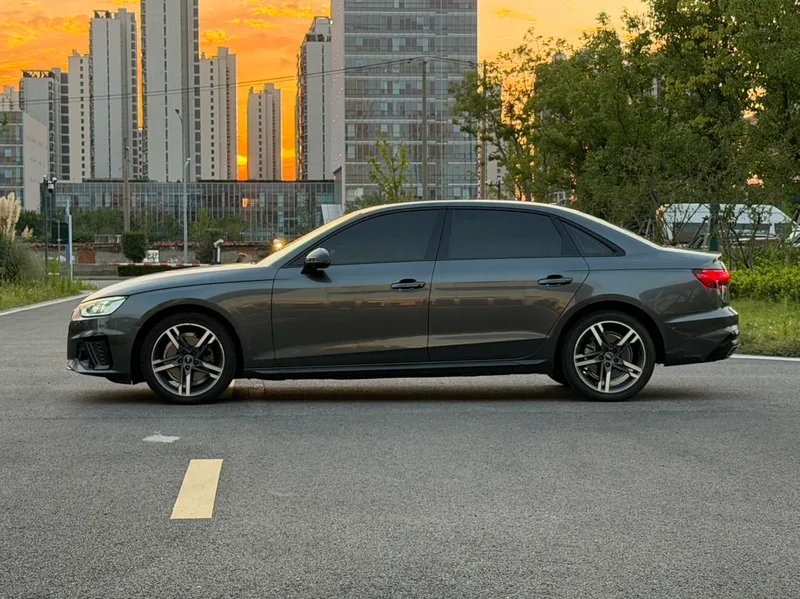 Audi A4L 2022 40 TFSI Deluxe Dynamic exterior photo 3 Audi A4L 2022 40 TFSI Deluxe Dynamic exterior photo 3