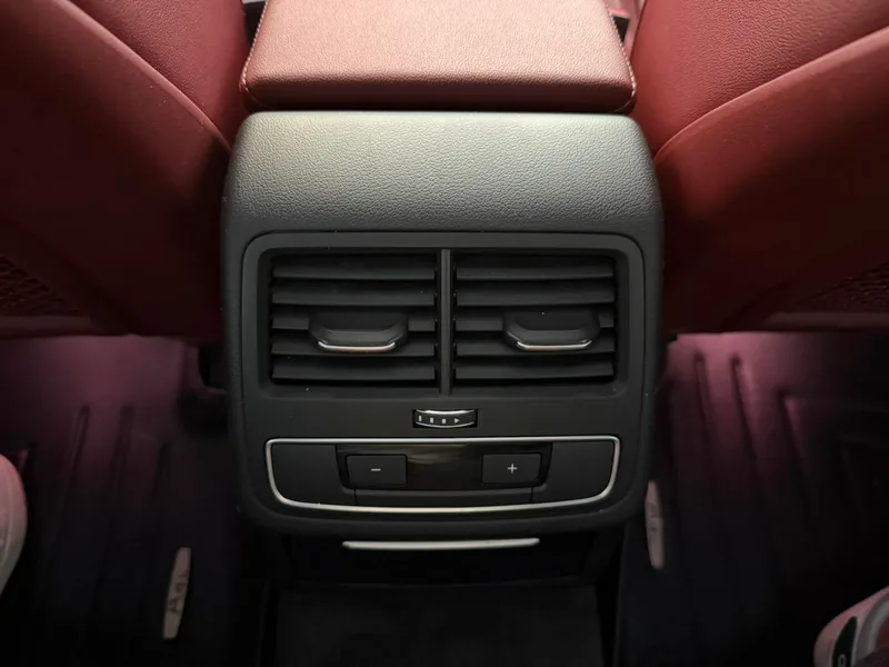 Audi A4L 2022 40 TFSI Deluxe Dynamic interior photo 7 Audi A4L 2022 40 TFSI Deluxe Dynamic interior photo 7