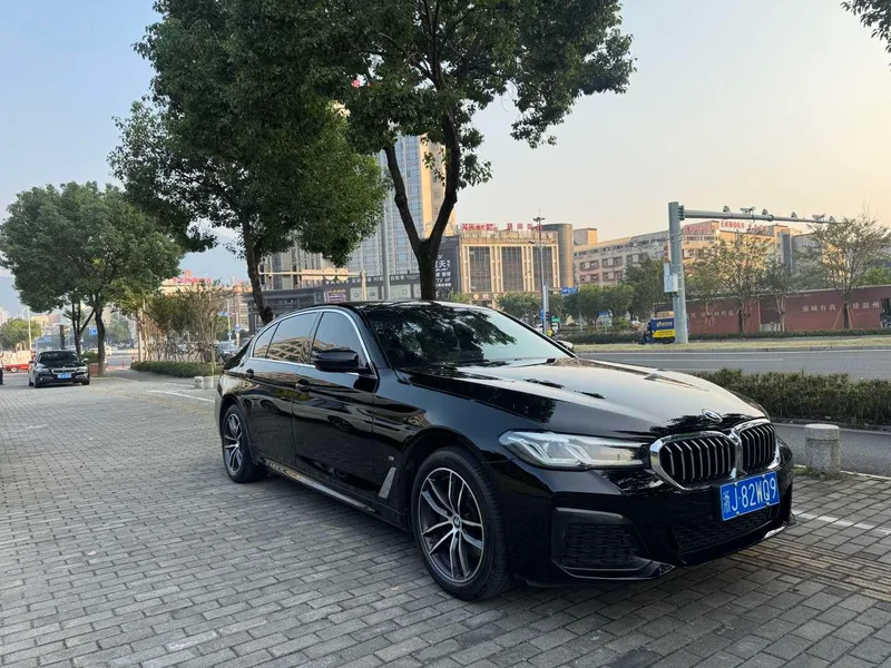 BMW 5 Series 2022 Second change 525Li M Sports suit exterior photo 3 BMW 5 Series 2022 Second change 525Li M Sports suit exterior photo 3