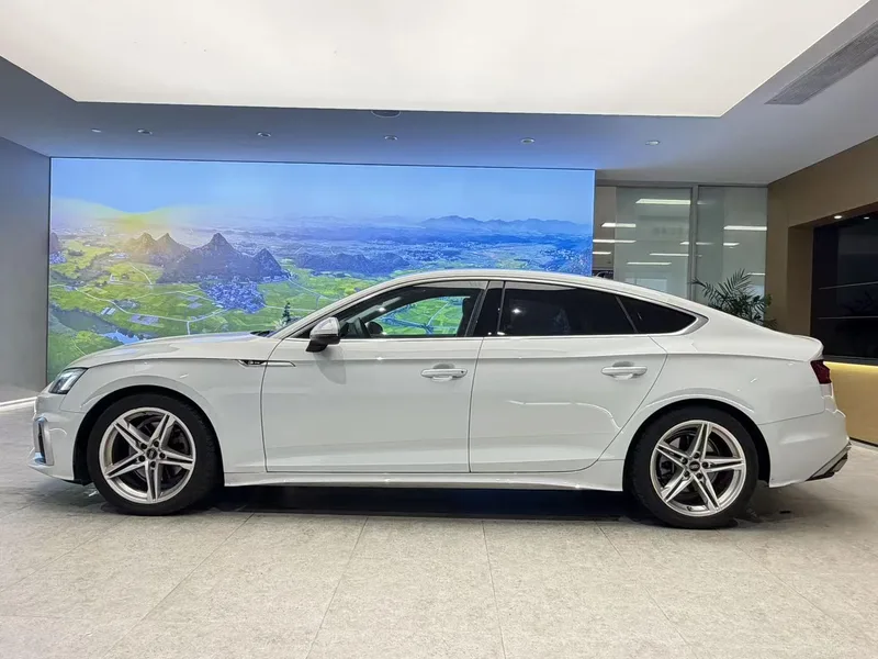 Audi A5 2022 Sportback 40 TFSI Mode dynamique extérieur photo 4 Audi A5 2022 Sportback 40 TFSI Mode dynamique extérieur photo 4