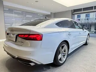 Audi A5 2022 Sportback 40 TFSI Mode dynamique intérieur photo 14 Audi A5 2022 Sportback 40 TFSI Mode dynamique intérieur photo 14