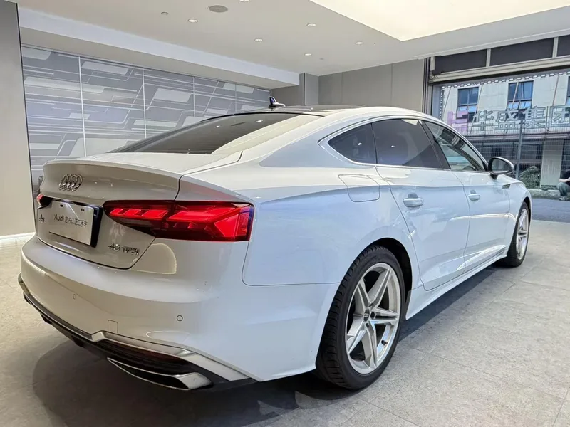 Audi A5 2022 Sportback 40 TFSI Mode dynamique intérieur photo 14 Audi A5 2022 Sportback 40 TFSI Mode dynamique intérieur photo 14