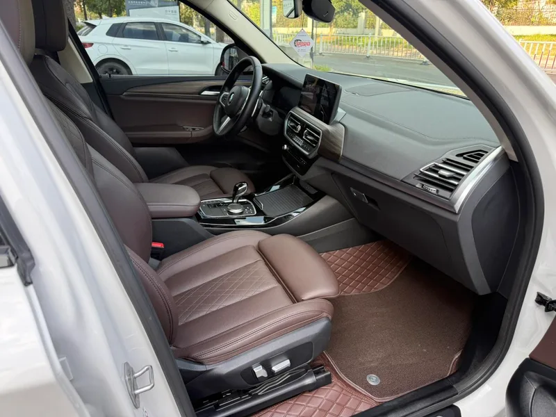 BMW X3 2022 xDrive30i Leading Type M Obsidian Night Suit interior photo 13 BMW X3 2022 xDrive30i Leading Type M Obsidian Night Suit interior photo 13