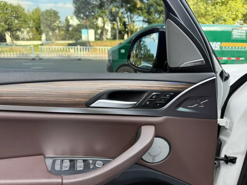 BMW X3 2022 xDrive30i Leading Type M Obsidian Night Suit interior photo 14 BMW X3 2022 xDrive30i Leading Type M Obsidian Night Suit interior photo 14