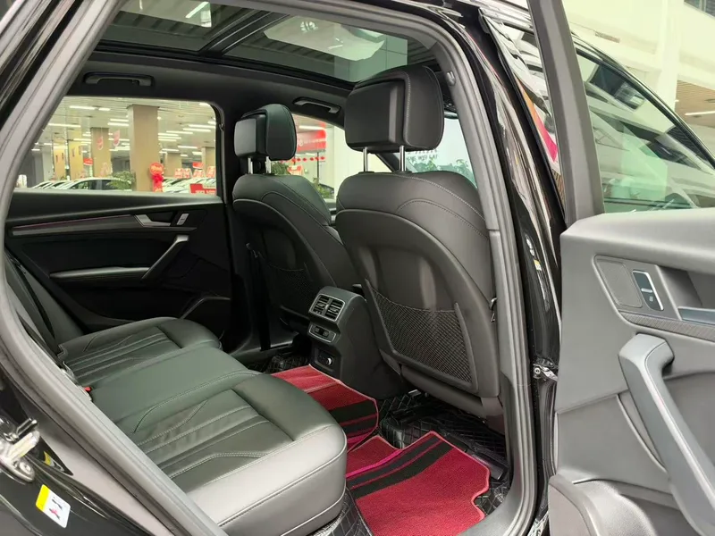Audi Q5L 2024 40TFSI Deluxe Dynamic interior photo 19 Audi Q5L 2024 40TFSI Deluxe Dynamic interior photo 19