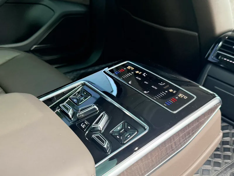Audi A8 2022 A8L 50 TFSI quattro Comfort Collection Edition interior photo 8 Audi A8 2022 A8L 50 TFSI quattro Comfort Collection Edition interior photo 8