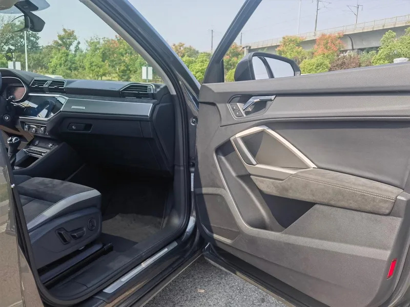 Audi Q3 2022 35 TFSI Type agressif et dynamique intérieur photo 10 Audi Q3 2022 35 TFSI Type agressif et dynamique intérieur photo 10