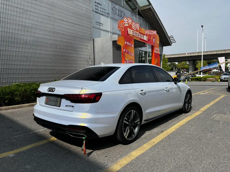 Audi A4L 2022 40 TFSI Deluxe Dynamic exterior photo 5 Audi A4L 2022 40 TFSI Deluxe Dynamic exterior photo 5