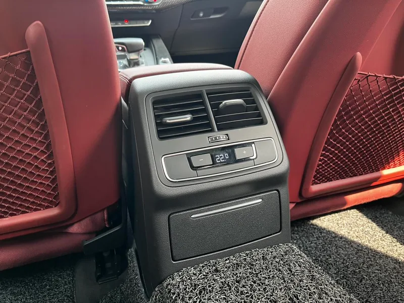 Audi A4L 2022 40 TFSI Deluxe Dynamic interior photo 11 Audi A4L 2022 40 TFSI Deluxe Dynamic interior photo 11