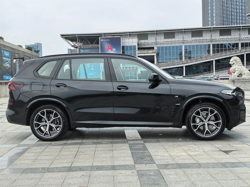 BMW X5 2025 xDrive30Li Premium Class M Sports Night Suit exterior photo 4 BMW X5 2025 xDrive30Li Premium Class M Sports Night Suit exterior photo 4