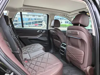 BMW X5 2025 xDrive30Li Premium Class M Sports Night Suit interior photo 10 BMW X5 2025 xDrive30Li Premium Class M Sports Night Suit interior photo 10