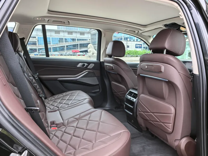 BMW X5 2025 xDrive30Li Premium Class M Sports Night Suit interior photo 10 BMW X5 2025 xDrive30Li Premium Class M Sports Night Suit interior photo 10