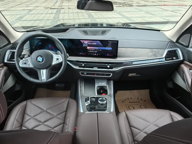 BMW X5 2025 xDrive30Li Premium Class M Sports Night Suit interior photo 13 BMW X5 2025 xDrive30Li Premium Class M Sports Night Suit interior photo 13