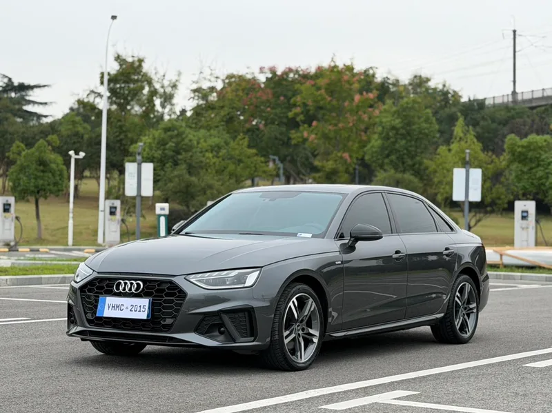 Audi A4L 2022 40 TFSI Deluxe dinámico exterior foto 1 Audi A4L 2022 40 TFSI Deluxe dinámico exterior foto 1