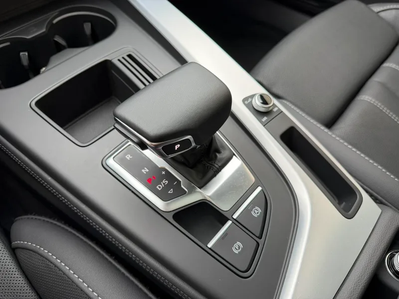 Audi A4L 2022 40 TFSI Deluxe dinámico interior foto 13 Audi A4L 2022 40 TFSI Deluxe dinámico interior foto 13