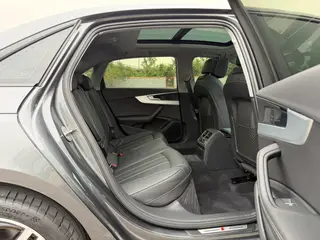 Audi A4L 2022 40 TFSI Deluxe dinámico interior foto 17 Audi A4L 2022 40 TFSI Deluxe dinámico interior foto 17