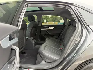 Audi A4L 2022 40 TFSI Deluxe dinámico interior foto 18 Audi A4L 2022 40 TFSI Deluxe dinámico interior foto 18
