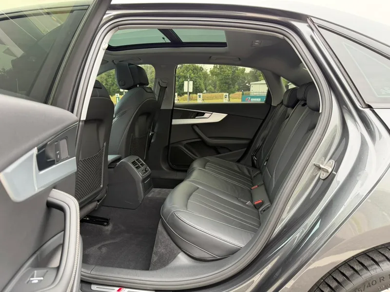 Audi A4L 2022 40 TFSI Deluxe dinámico interior foto 18 Audi A4L 2022 40 TFSI Deluxe dinámico interior foto 18