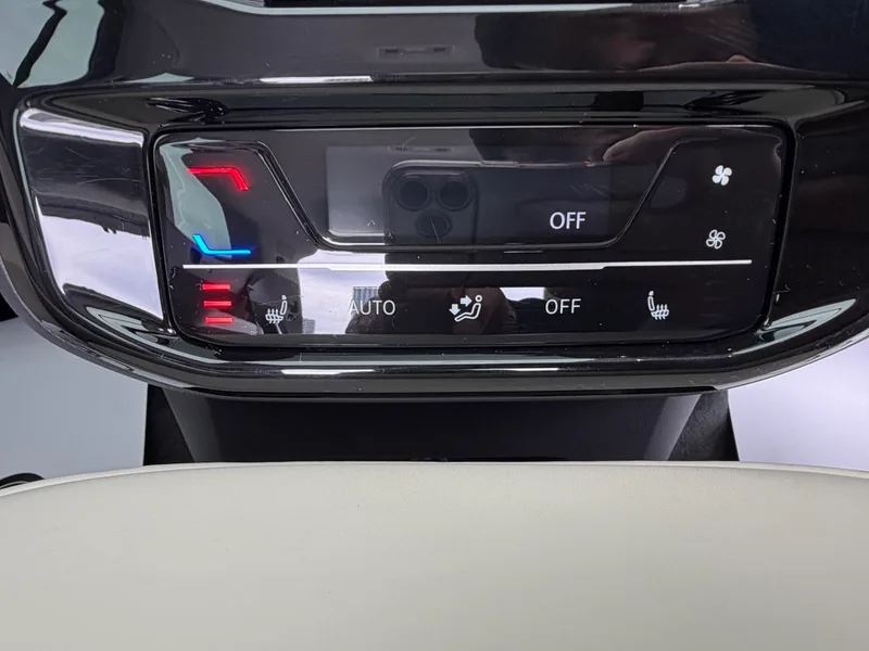 Audi Q6 2023 45TFSI quattro Tipo Qiyun Light Traje de Yulin interior foto 17 Audi Q6 2023 45TFSI quattro Tipo Qiyun Light Traje de Yulin interior foto 17