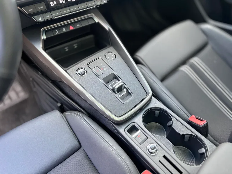 Audi A3 2023 Mise à jour A3L Limousine 35 TFSI Mode Sport intérieur photo 12 Audi A3 2023 Mise à jour A3L Limousine 35 TFSI Mode Sport intérieur photo 12