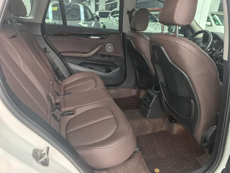 BMW X1 2021 Restyling sDrive20Li Fashionable interior photo 8 BMW X1 2021 Restyling sDrive20Li Fashionable interior photo 8