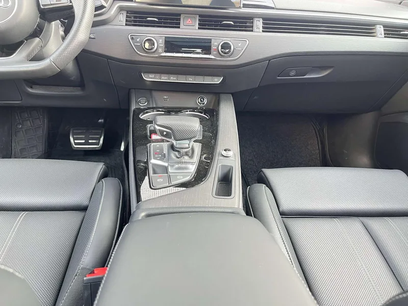 Audi A4L 2024 40 TFSI Deluxe Dynamic interior photo 9 Audi A4L 2024 40 TFSI Deluxe Dynamic interior photo 9