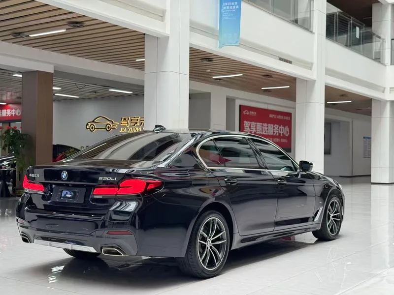 BMW 5 Series 2022 525Li M Conjunto deportivo exterior foto 5 BMW 5 Series 2022 525Li M Conjunto deportivo exterior foto 5