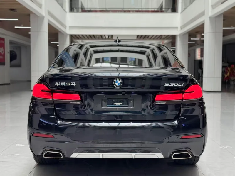 BMW 5 Series 2022 525Li M Conjunto deportivo exterior foto 6 BMW 5 Series 2022 525Li M Conjunto deportivo exterior foto 6