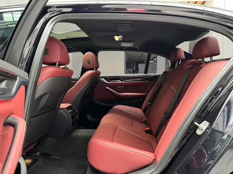 BMW 5 Series 2022 525Li M Conjunto deportivo interior foto 12 BMW 5 Series 2022 525Li M Conjunto deportivo interior foto 12
