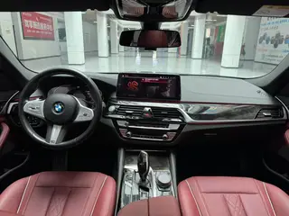 BMW 5 Series 2022 525Li M Conjunto deportivo interior foto 13 BMW 5 Series 2022 525Li M Conjunto deportivo interior foto 13