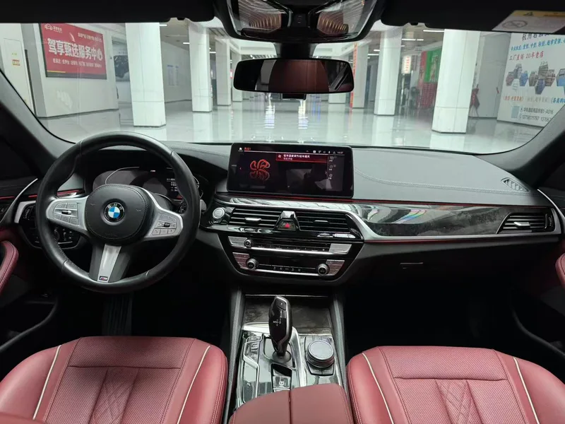 BMW 5 Series 2022 525Li M Conjunto deportivo interior foto 13 BMW 5 Series 2022 525Li M Conjunto deportivo interior foto 13