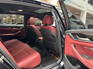 BMW 5 Series 2022 525Li M Conjunto deportivo interior foto 17 BMW 5 Series 2022 525Li M Conjunto deportivo interior foto 17
