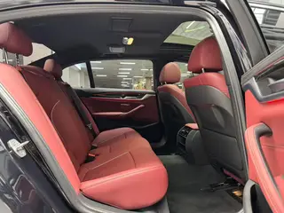 BMW 5 Series 2022 525Li M Conjunto deportivo interior foto 18 BMW 5 Series 2022 525Li M Conjunto deportivo interior foto 18