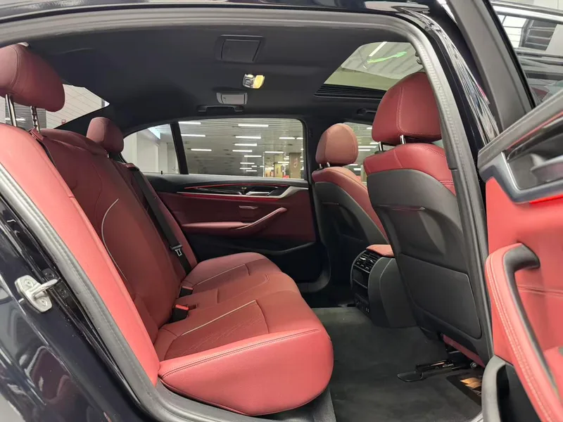 BMW 5 Series 2022 525Li M Conjunto deportivo interior foto 18 BMW 5 Series 2022 525Li M Conjunto deportivo interior foto 18