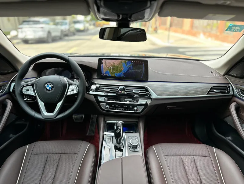 BMW 5 Series 2022 Reforma 530Li Líder Traje de lujo interior foto 16 BMW 5 Series 2022 Reforma 530Li Líder Traje de lujo interior foto 16