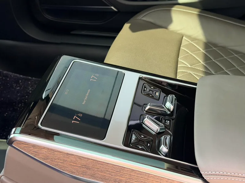 Audi A8 2024 A8L 55 TFSI quattro Flagship interior photo 14 Audi A8 2024 A8L 55 TFSI quattro Flagship interior photo 14