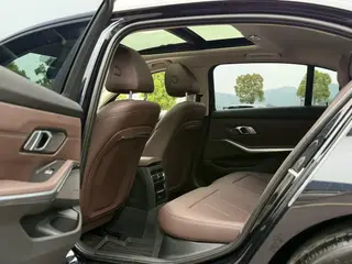 BMW 3 Series 2023 325Li M Sports Night Suit interior photo 6 BMW 3 Series 2023 325Li M Sports Night Suit interior photo 6