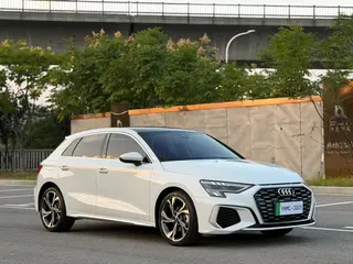 Audi A3 2022 Sportback 35 TFSI Deportes de lujo exterior foto 3 Audi A3 2022 Sportback 35 TFSI Deportes de lujo exterior foto 3