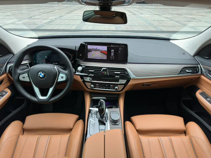 BMW 6 Series GT 2022 630i Set de diseño de lujo interior foto 15 BMW 6 Series GT 2022 630i Set de diseño de lujo interior foto 15
