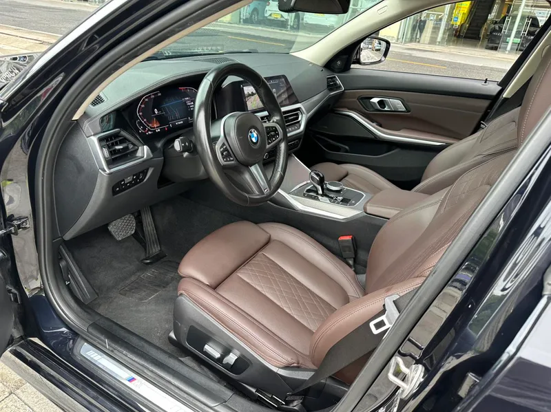 BMW 3 Series 2022 325Li M Sports Night Suit interior photo 19 BMW 3 Series 2022 325Li M Sports Night Suit interior photo 19