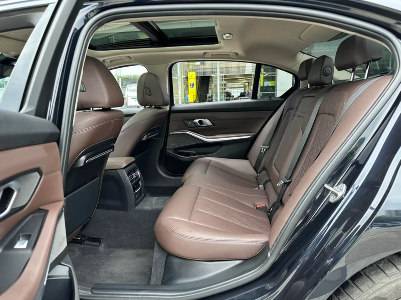 BMW 3 Series 2022 325Li M Sports Night Suit interior photo 20 BMW 3 Series 2022 325Li M Sports Night Suit interior photo 20